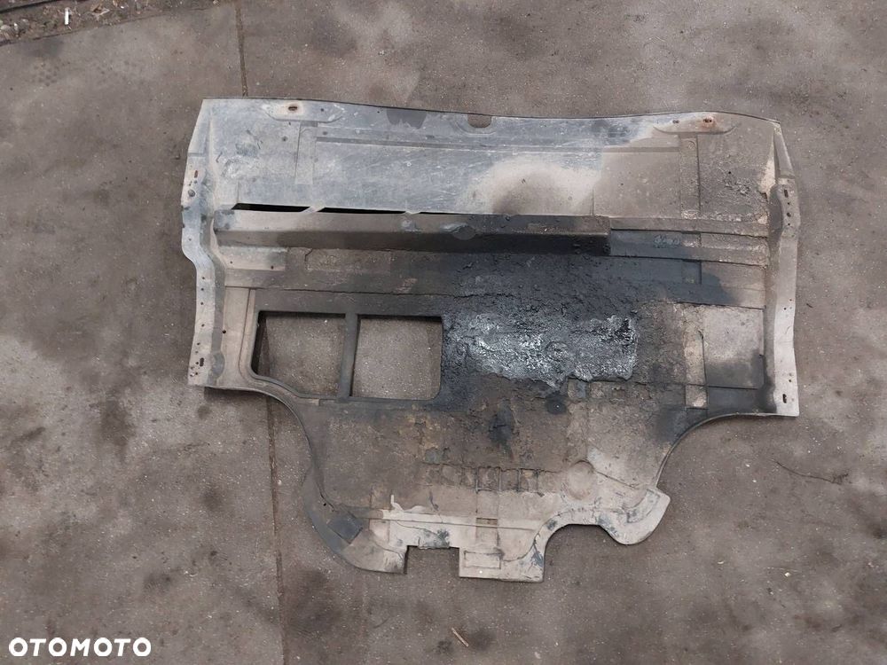 OSŁONA SILNIKA DOLNA RENAULT TRAFIC II - 2