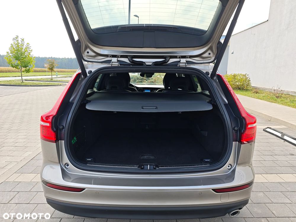 Volvo V60 D3 Drive-E Momentum - 26