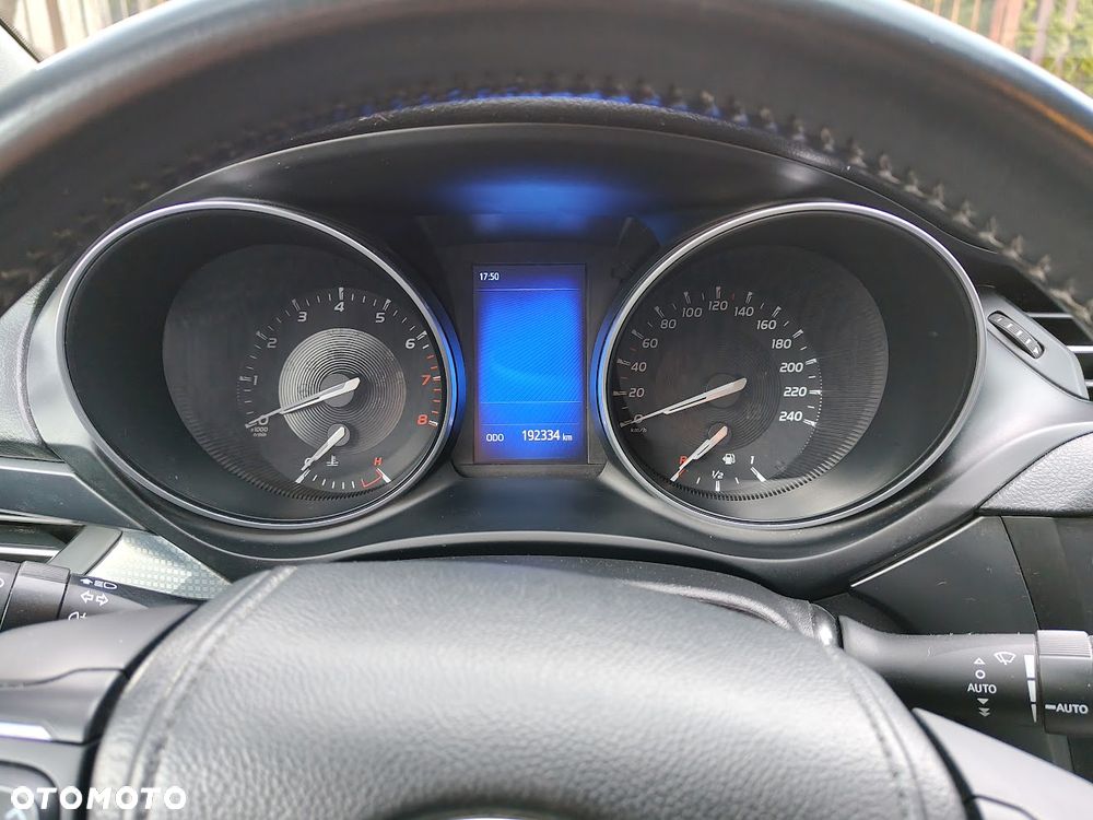 Toyota Avensis 1.8 Premium - 11