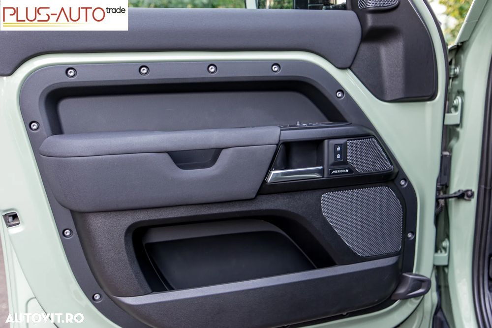 Land Rover Defender - 21
