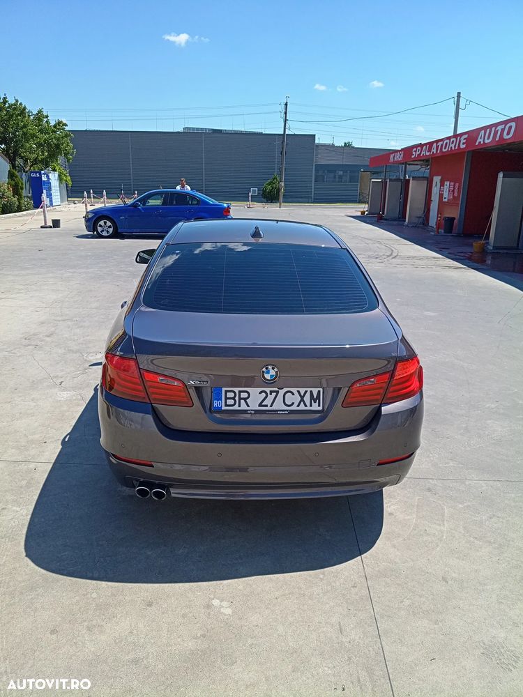 BMW Seria 5 525d xDrive - 4