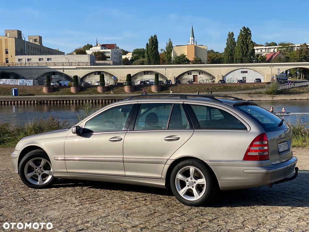 Mercedes-Benz C-Class 2005 photo 2