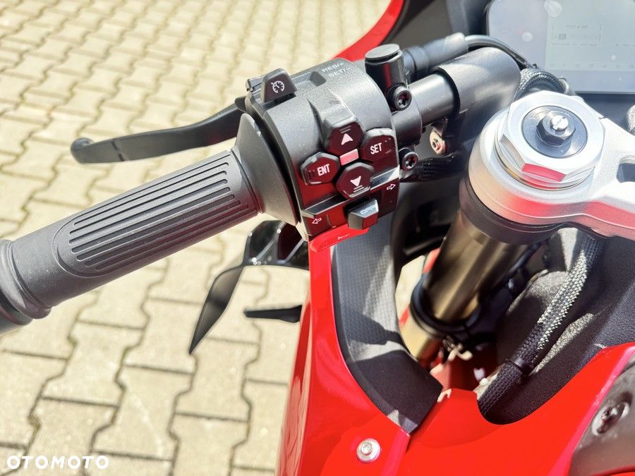 QJMOTOR SRK 800RR - 9