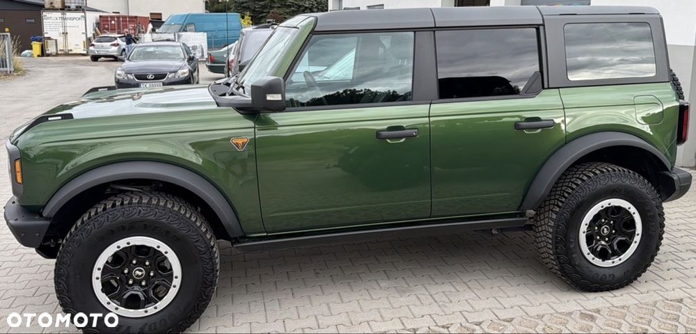 Ford Bronco - 3