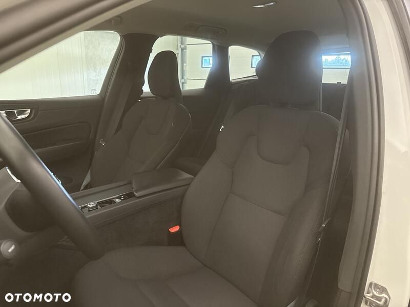 Volvo XC 60 B4 B Momentum Pro - 13