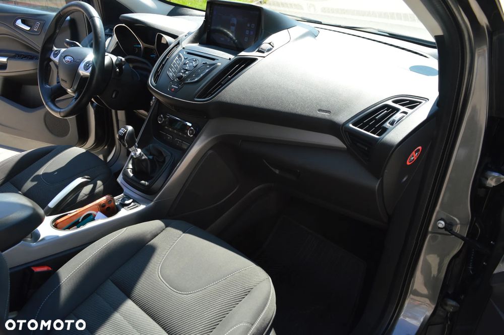 Ford Kuga 2.0 TDCi 2x4 Titanium - 21