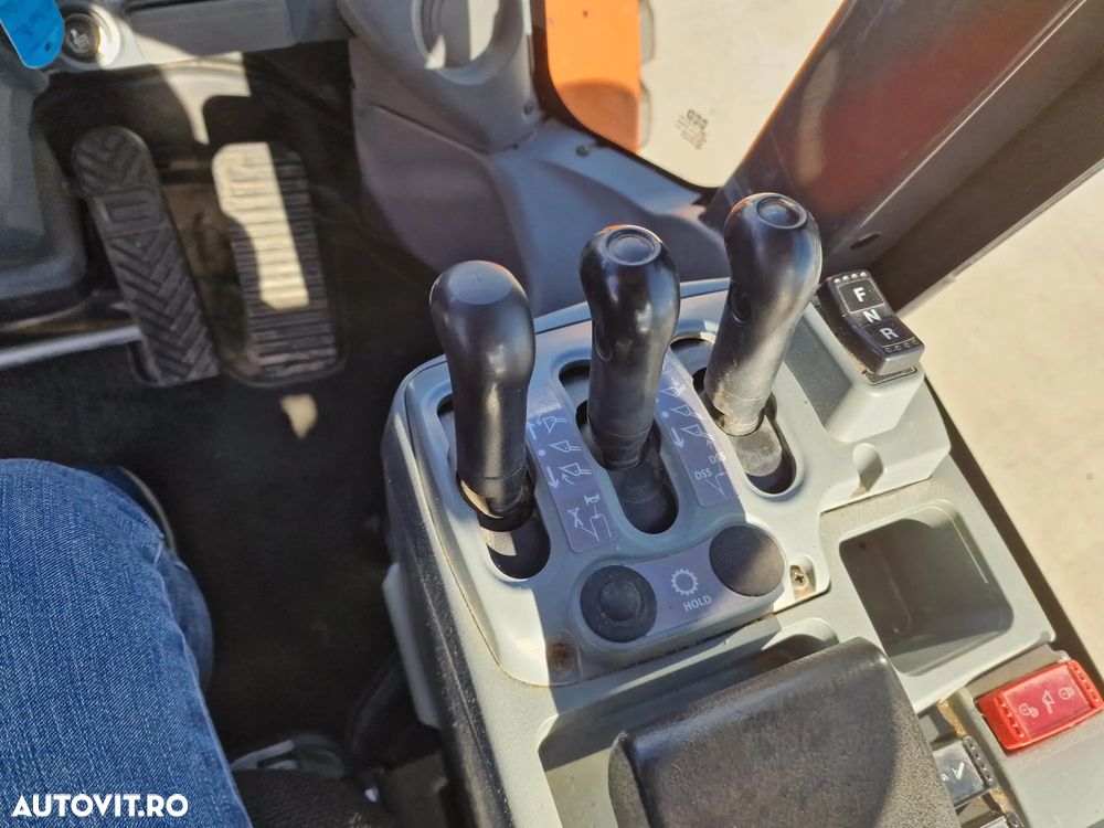 Hitachi ZW220, 2.140h, 8.833 km, CUPLA RAPIDA, CUPA 3,5mc, Masa operationala 20t, Anvelope Goodyear profil L5 90% ok, Gresare automata, VIRARE JOYSTICK, consum mediu 14,6l/h, an fabr 2020, camera spate, ridica la 4,2m,  CA NOU-PROMOTIE 119.900 EUR+Tva - 29