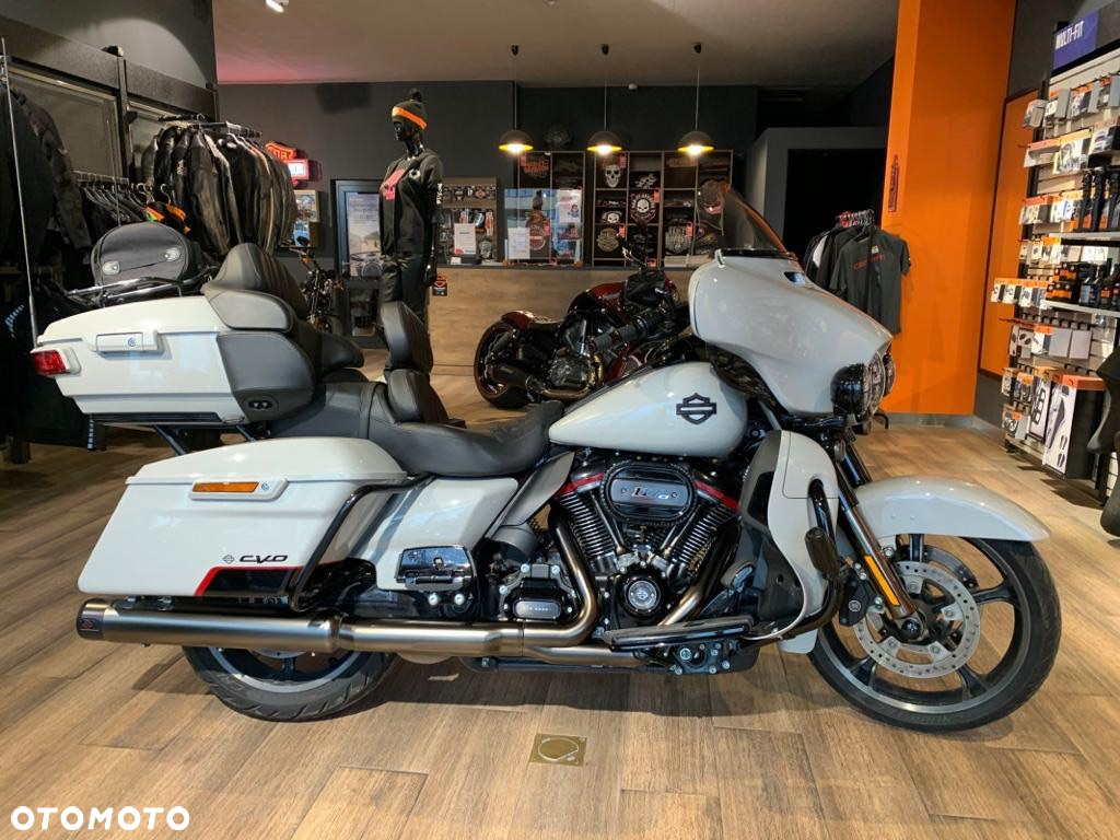 Harley-Davidson FLHTCU Ultra - 2