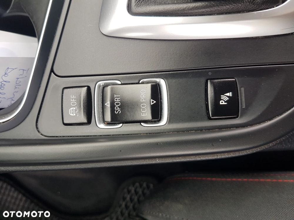 BMW Seria 3 330d xDrive Sport-Aut Sport Line - 29