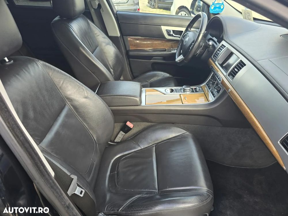 Jaguar XF 2.2D Portfolio - 8