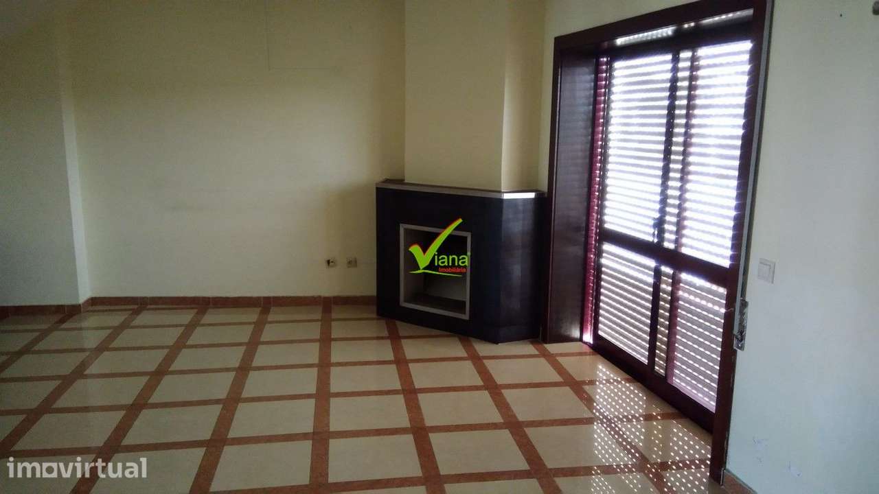 T. 5 Dúplex com terraço privativo - Centro Póvoa de Varzim - Grande imagem: 2/13