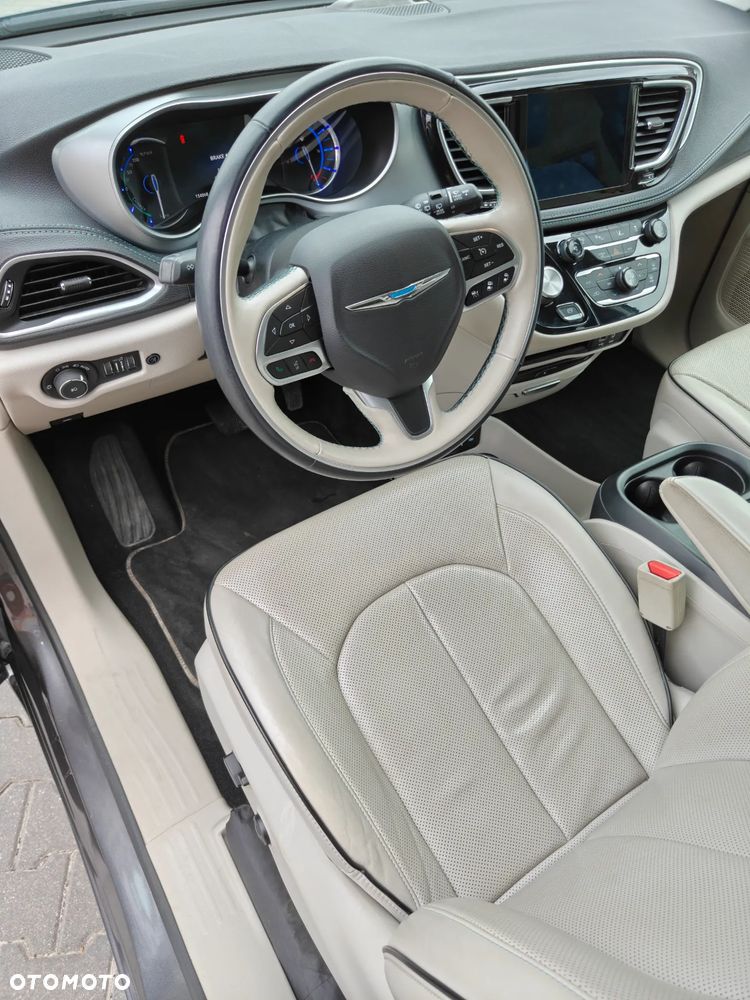 Chrysler Pacifica - 11