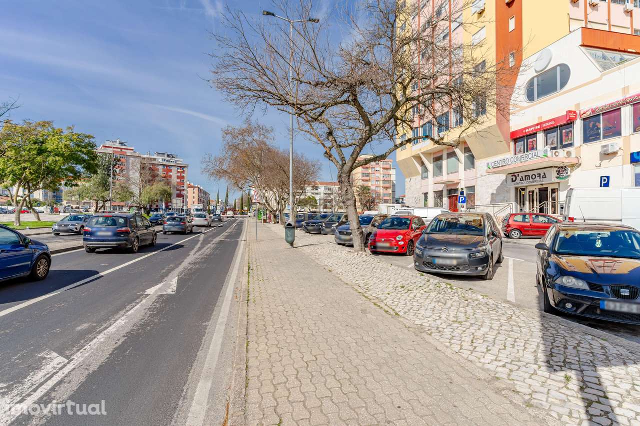 Loja no Centro Comercial da Amora - Grande imagem: 5/9