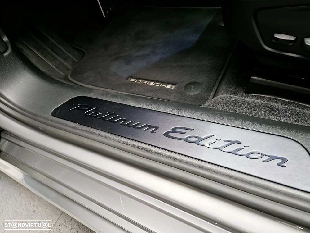 Porsche Panamera Sport Turismo 4 E-Hybrid Platinum Edition PDLS - 26
