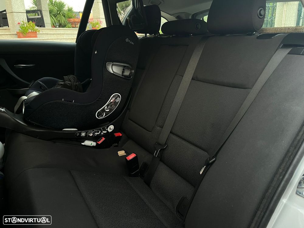 BMW 318 d Touring - 13