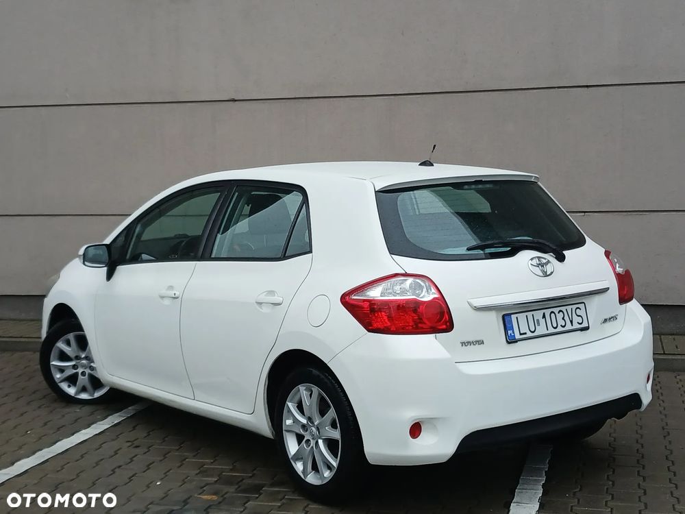 Toyota Auris 2012 photo 3