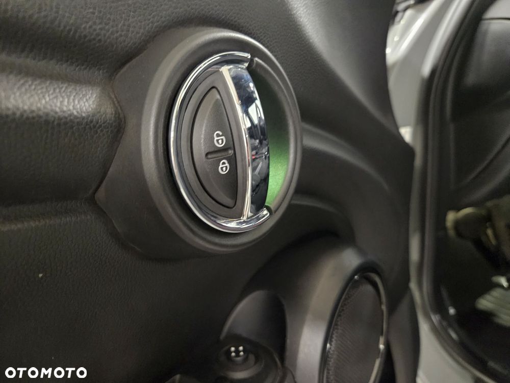 MINI Cooper Standard - 14