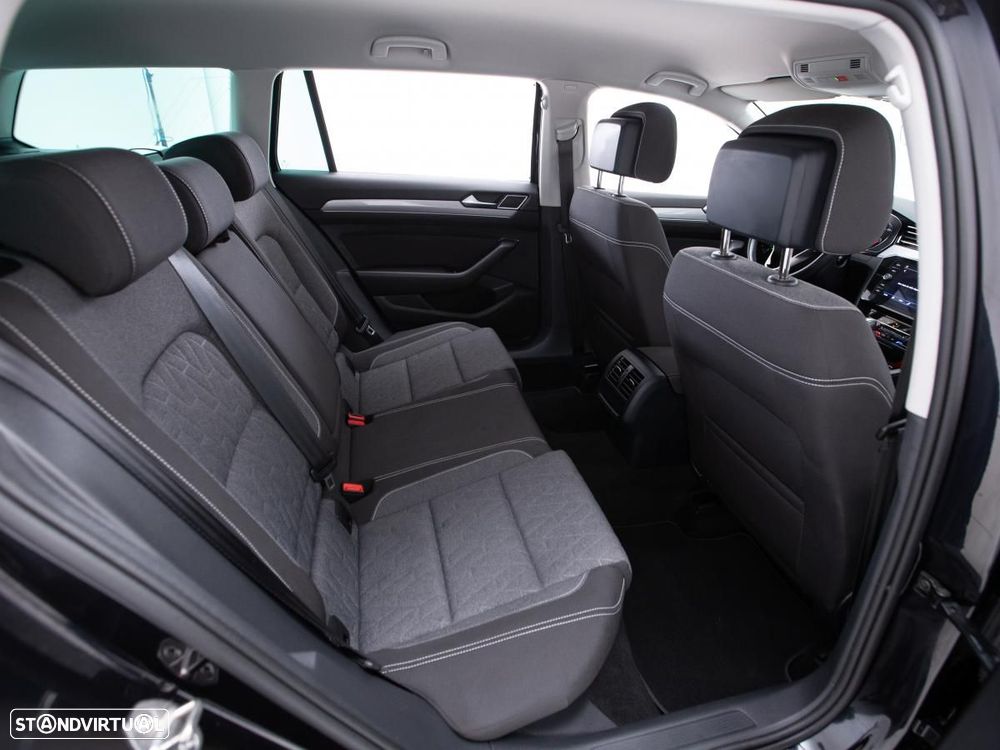 VW Passat Variant 2.0 TDI Business DSG - 11