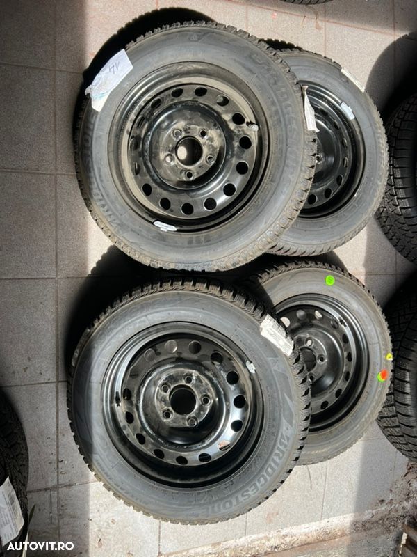 vând set jante tablă Hyundai I30 pe 15” cu anvelope noi de iarnă - 1