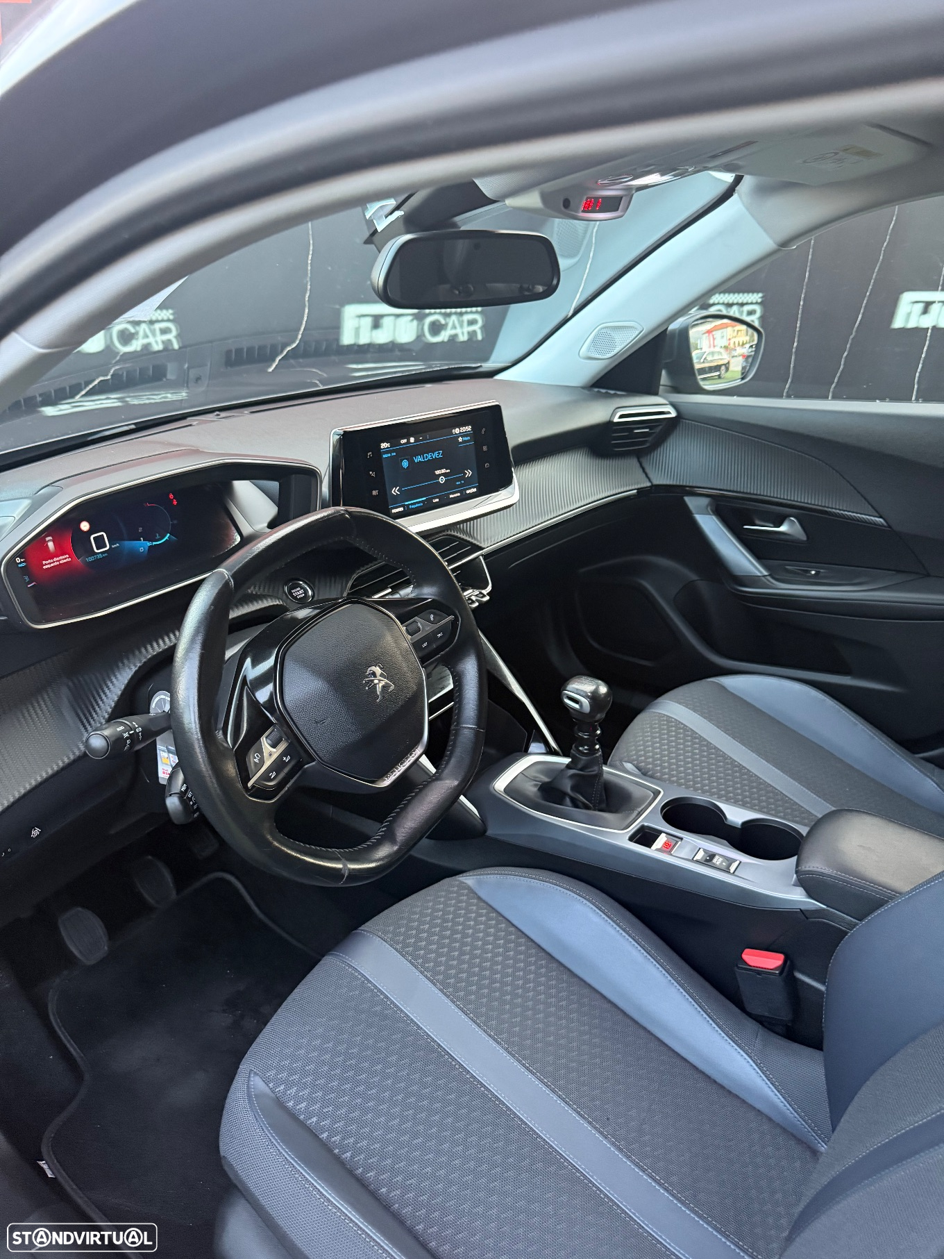 Peugeot 2008 1.2 PureTech Allure - 12