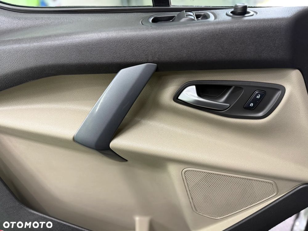 Ford Tourneo Custom 310 L2H1 VA Titanium - 19