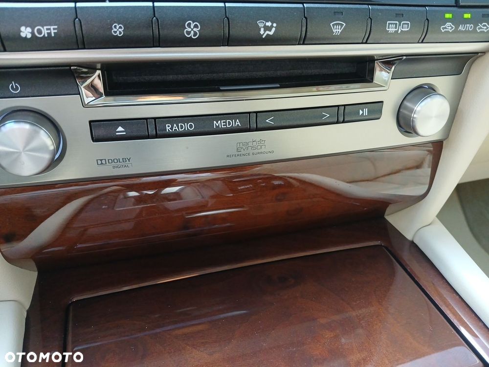 Lexus LS - 23