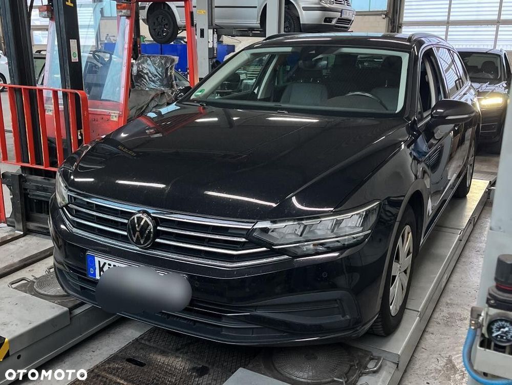 Volkswagen Passat - 1