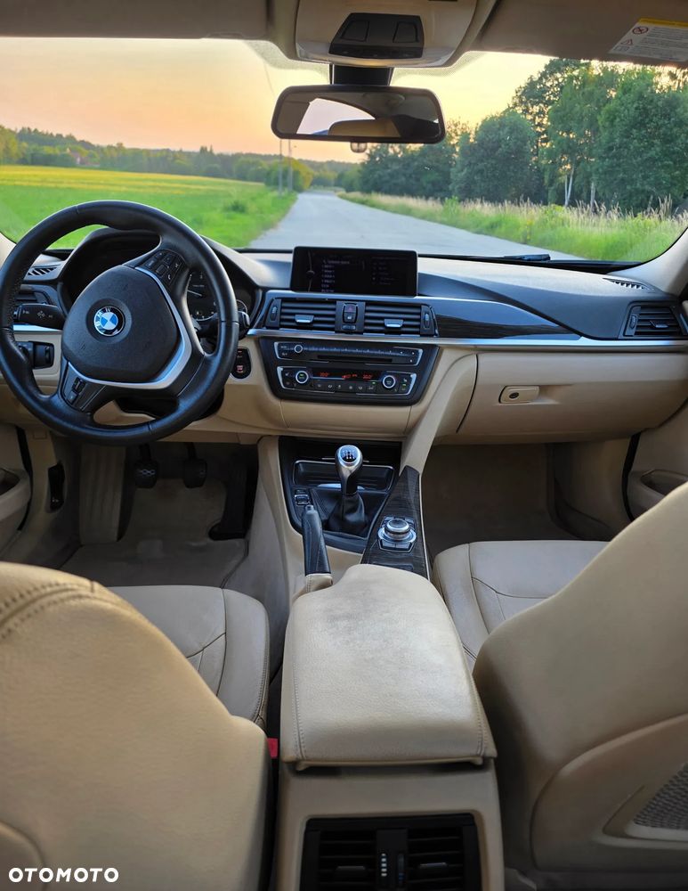 BMW Seria 3 320d xDrive - 16