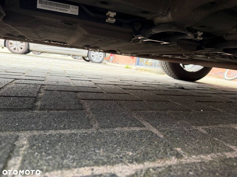 Mitsubishi Outlander Instyle NAVI + - 31