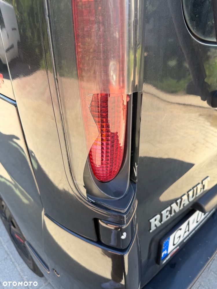 Renault Trafic Passenger - 23