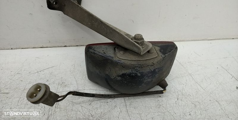 Farolim Nevoeiro Tras Nissan Vanette Caixa (C22) - 2