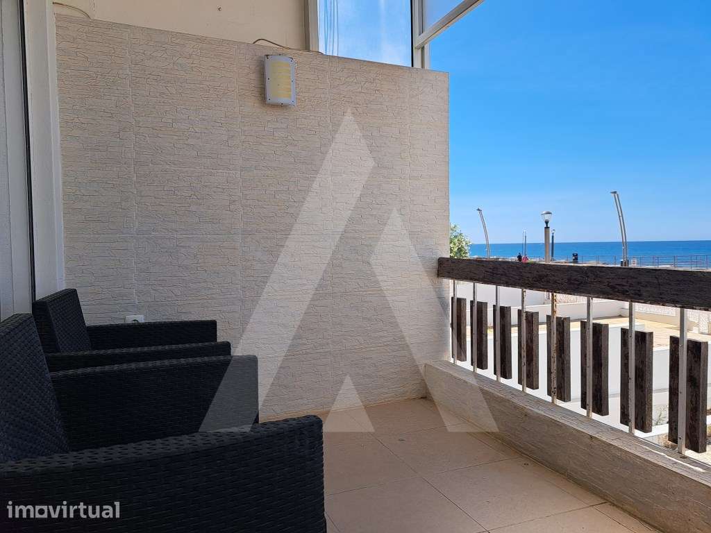 Apartamento T3 convertido em T2, na primeira linha da praia, com fa... - Grande imagem: 5/28
