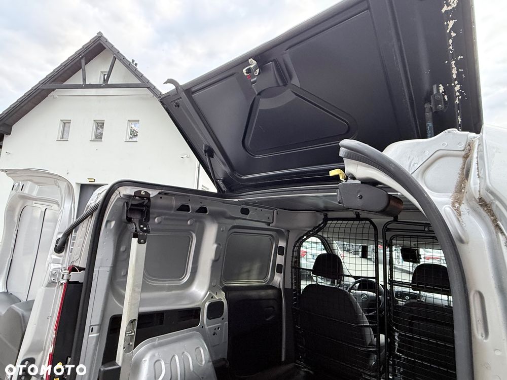 Opel COMBO - 17