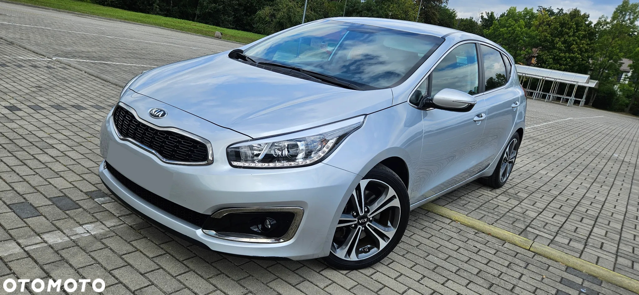 Kia Ceed 1.6 CRDi 136 DCT ISG SW Platinum Edition - 3