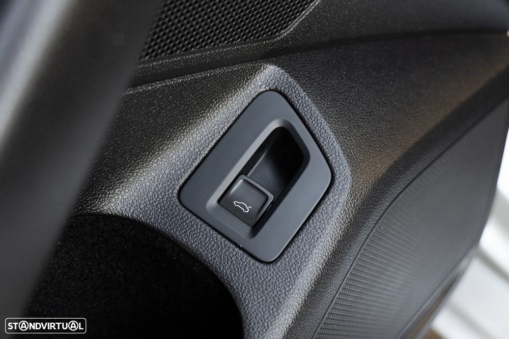 VW Passat Variant 1.6 TDI SCR DSG Business - 34