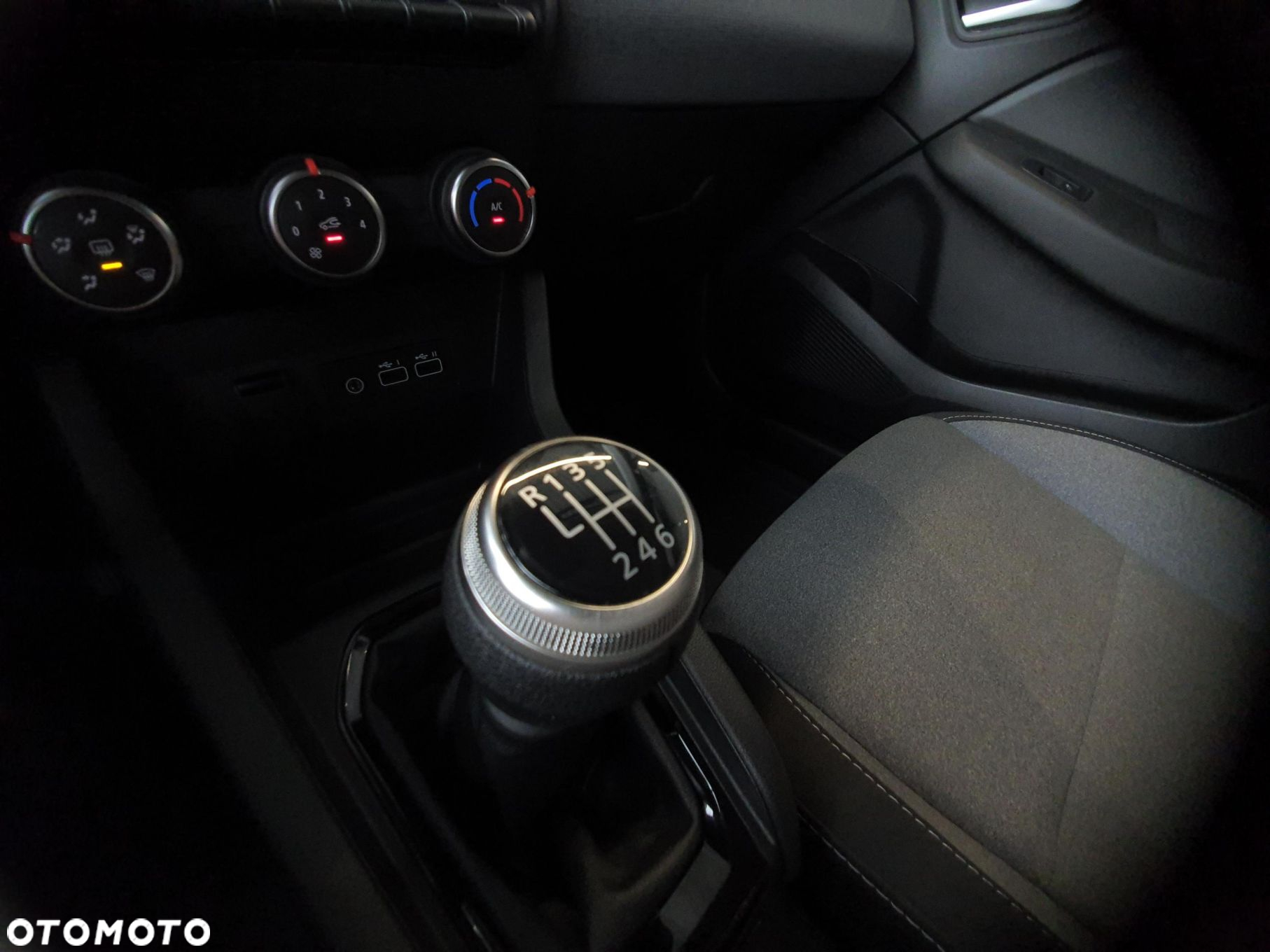 Renault Clio 1.0 TCe Evolution - 12