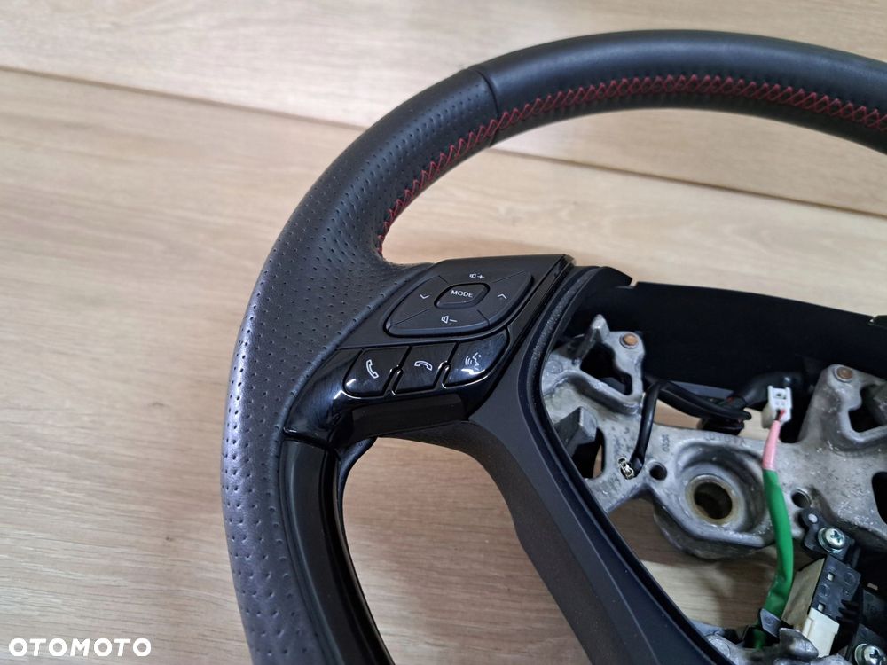 Toyota C-HR Lift kierownica skóra GR sport BDB czerwona nitka - 4