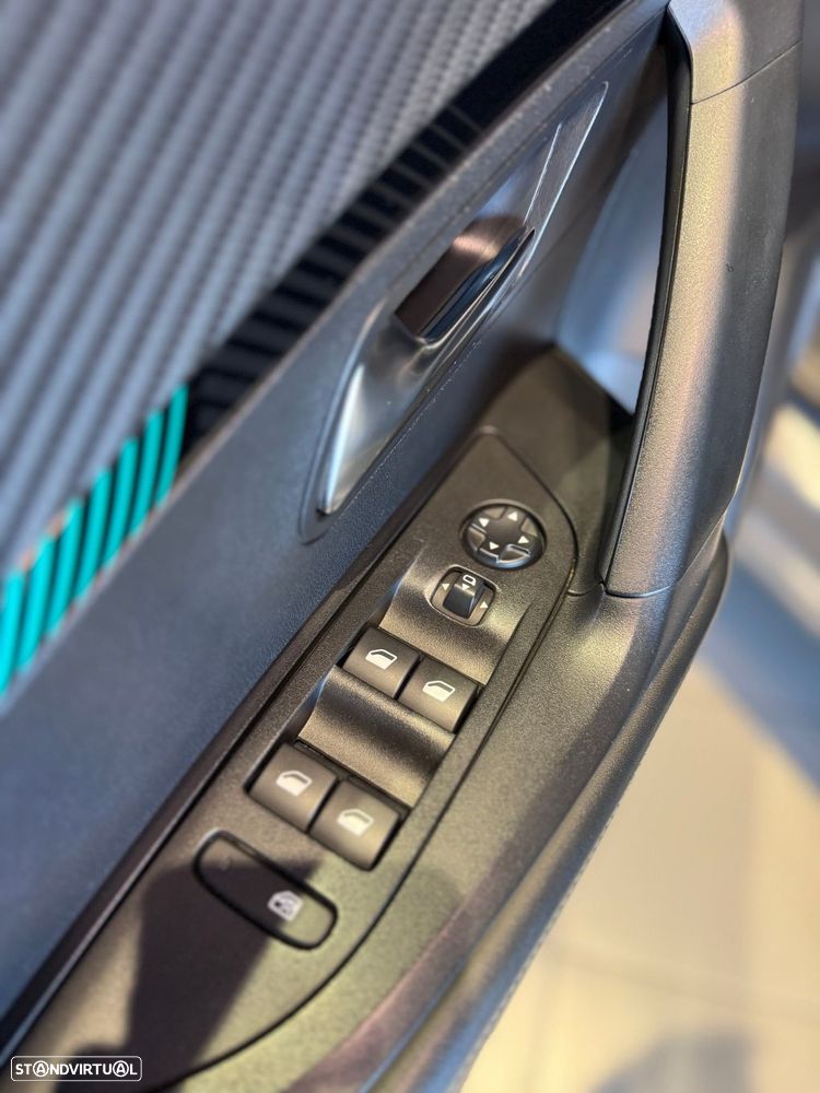 Peugeot 2008 1.2 PureTech Allure Pack - 38