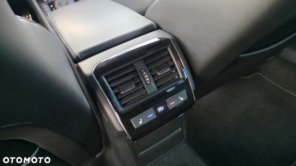 Skoda Superb 2.0 TDI Sportline DSG - 19