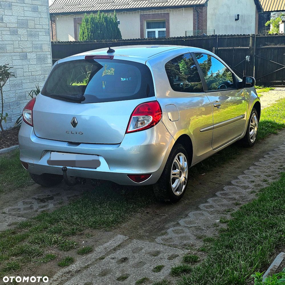 Renault Clio 1.2 16V 75 TomTom Edition - 2