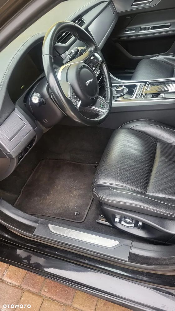 Jaguar XF 20d R-Sport - 10