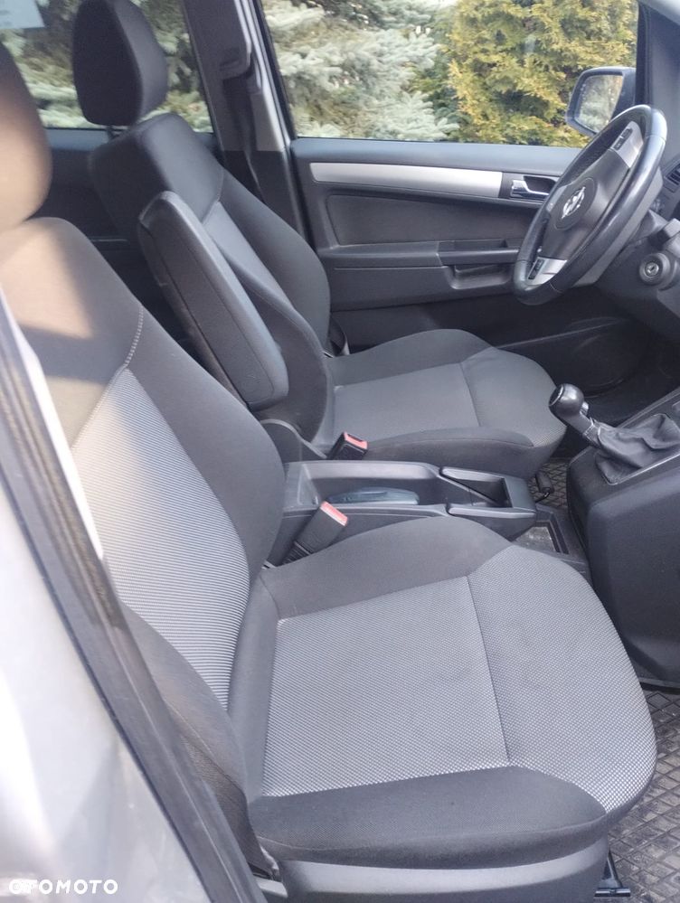 Opel Zafira - 11