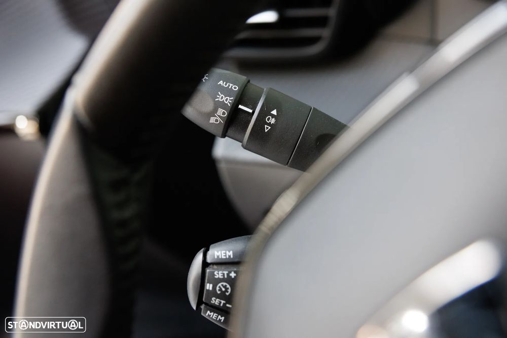 Peugeot 208 1.2 PureTech Allure - 23