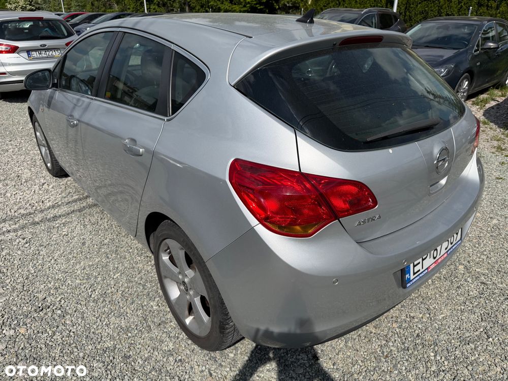 Opel Astra 1.6 Design Edition - 12
