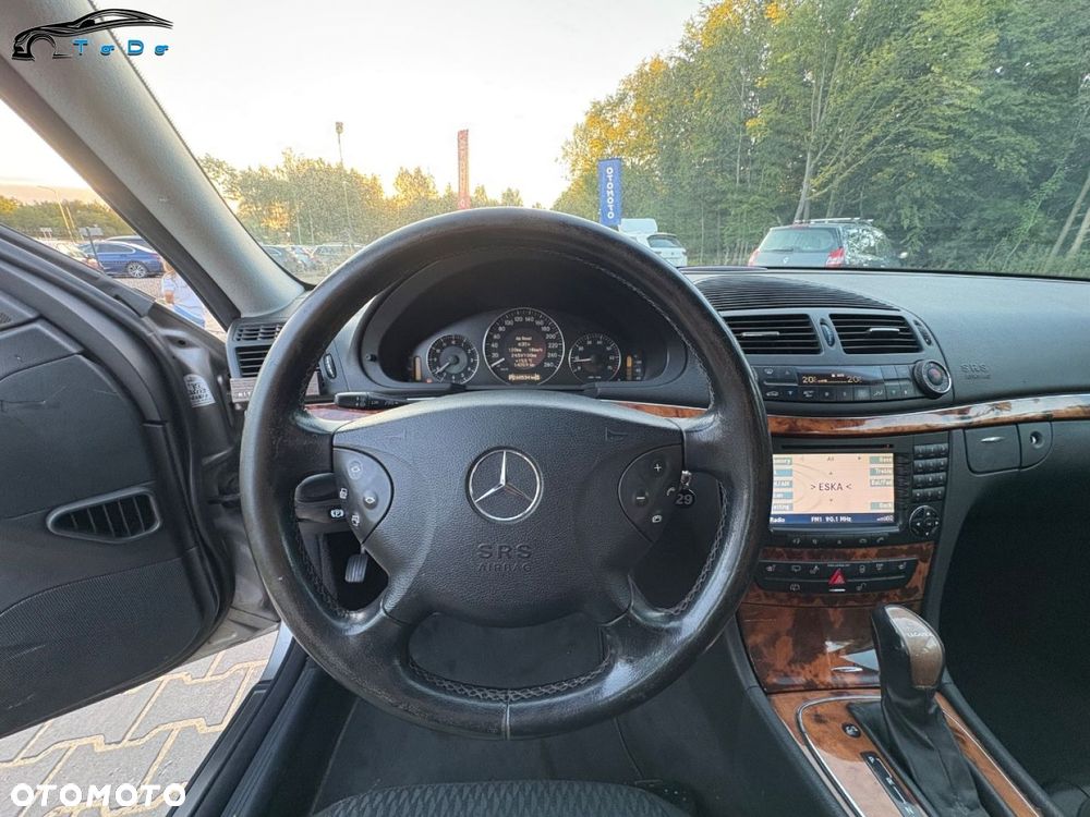 Mercedes-Benz Klasa E 500 4-Matic T Elegance - 29