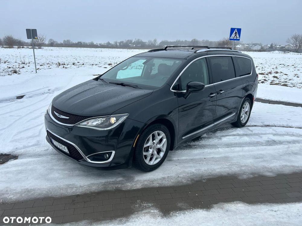 Chrysler Pacifica - 4