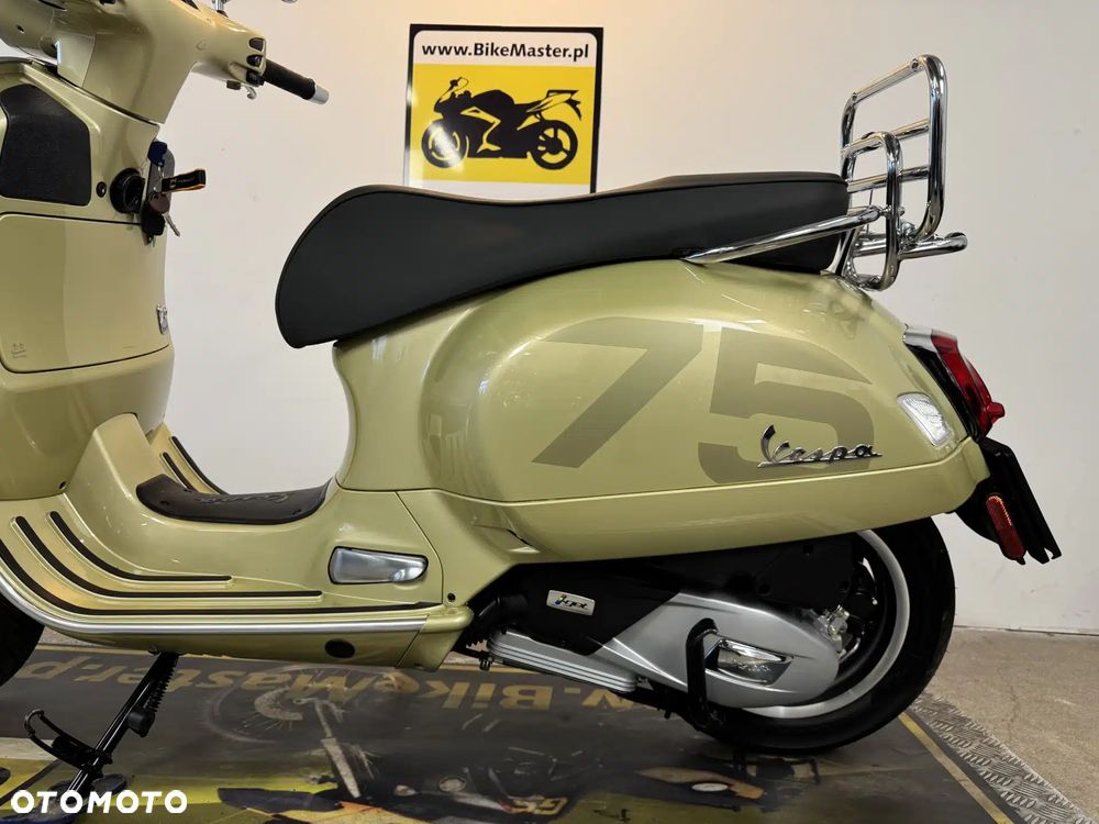 Piaggio Vespa - 25