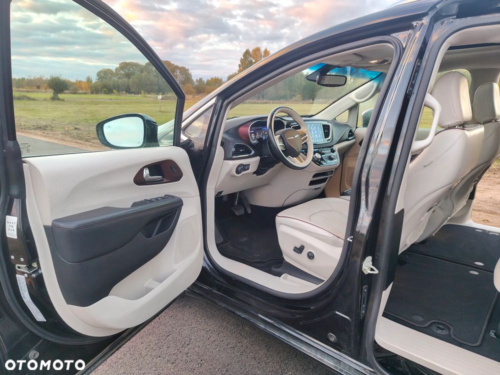 Chrysler Pacifica - 13