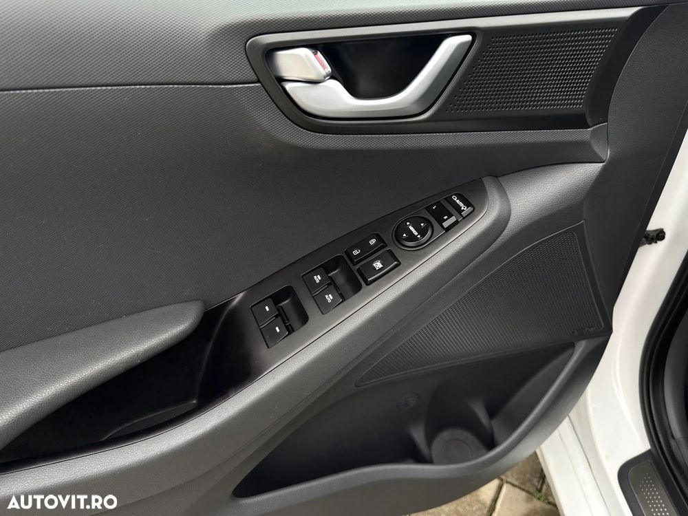 Hyundai IONIQ - 19
