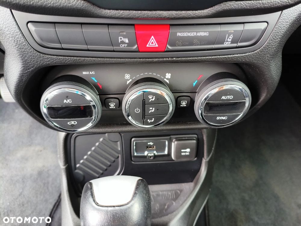 Jeep Renegade 1.4 MultiAir DSG Limited - 31